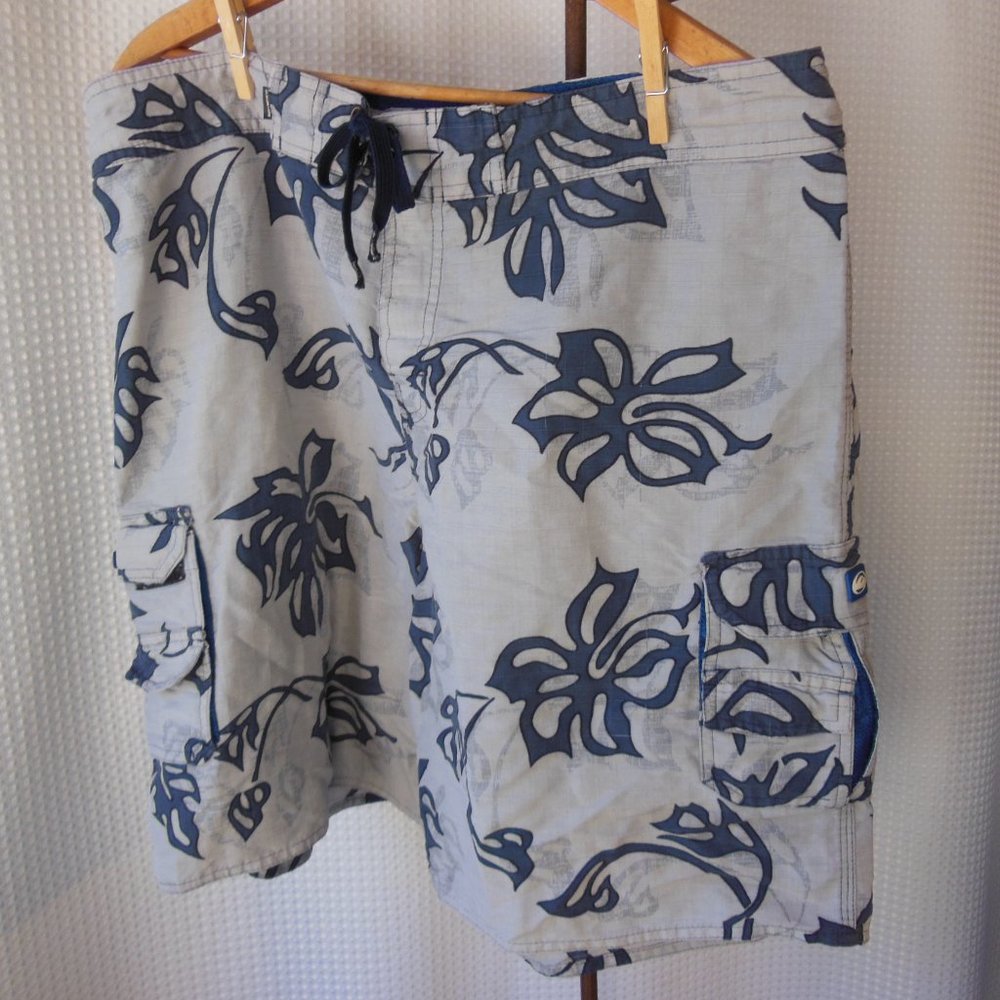 Quicksilver vintage board shorts, 2 pockets grey tropical flowers 36 tie front